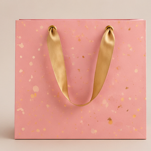 Bolsa de Regalo de Papel Rosa de Lujo Personalizada con Puntos Dorados y Asas de Cinta de Satén para Empaque de Boutique - Product Image 2