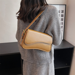 Bolso de Hombro Tipo Sobre para Mujer, Cierre de Solapa de Cuero, Estilo Minimalista, Correa de Hombro, Asa Individual, Uso Diario en Todas las Estaciones - Product Image 6