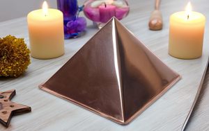 Pirámide Decorativa de Cobre para Sanación Espiritual, Decoración de Centros de Meditación, Vibración Positiva y Alivio del Estrés - Product Image 3