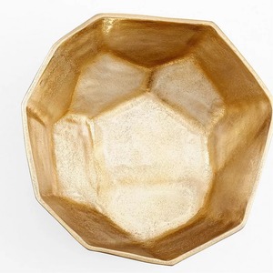 Achetez maintenant : Vase de table moderne fait main au design exclusif, finition craquelée noir et or, bol décoratif en métal, centre de table de mariage - Product Image 5