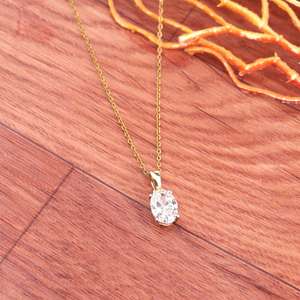 Collar con colgante solitario de oro amarillo de 14 quilates con corte ovalado y piedra brillante – Joyería elegante y minimalista de oro fino - Product Image 5