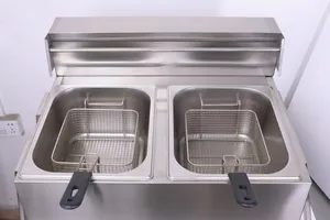 مقلاة غاز عميقة مع خزان واحد و2 خزانات من الفولاذ المقاوم للصدأ تعمل بالغاز توضع فوق الطاولة ماكينة قلي الطعام السريع مع سلة