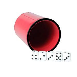 Gobelet à dés en PU rouge avec 5 dés blancs, design classique, rangement durable pour adultes, utilisation pour les jeux de hasard - Product Image 4