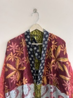 Kimono en soie sari tie-dye style vintage traditionnel, vêtement de détente vintage en crêpe de soie doux pour femmes