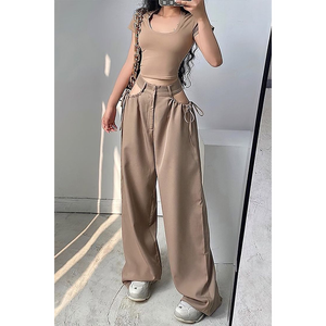 Pantalones de cintura alta con corte y detalle de lazo, también conocidos como pantalones de pierna ancha con abertura en la cadera o en la cintura. - Product Image 2