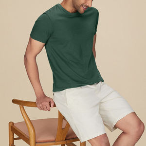 T-shirt vert foncé à col rond pour homme – Coton doux, coupe classique, manches courtes, décontracté, pour tous les jours, été, effet superposé à l'avant, séchage rapide - Product Image 5