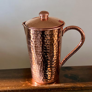 Jarra de Metal con Asa de Cobre, Jarra Hecha a Mano de Alta Calidad, Nuevo Diseño, Vajilla de Mesa, Jarra para Servir y Almacenar Agua Más Vendida - Product Image 1