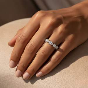 แหวนเพชรทรงหยดน้ำผสม 1.40 กะรัต ฝังแบบ Prong-Set ตัวเรือนทองคำขาว 9K - Product Image 6