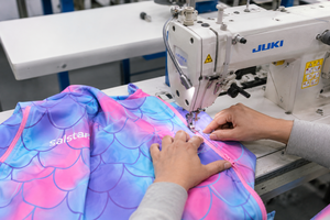 Unisex Quality Custom Logo Swim Parka Jacket Fleece Lining Waterproof <b>Swimming</b> <b>Coat</b> Wholesale Swim Parka Sublimation Quick Dry - Product Image 4