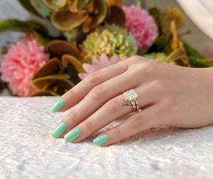 Bague Lurba Jewels en or jaune 14 carats massif avec moissanite taille radiant de 2 carats sertie clos et alliance assortie – Cadeau de luxe pour mariage ou anniversaire - Product Image 1