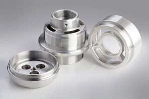 Componente de repuesto de acero inoxidable fundido a medida con brida dividida de dos tornillos y collarín de sujeción de eje para carcasa de rodamiento - Product Image 6