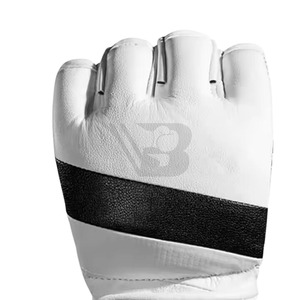 Service OEM – Gants de boxe et MMA en cuir, couleur et logo personnalisés, légers, style demi-doigts, tailles 6oz et 8oz, fabriqués au Pakistan, avec poignées ergonomiques - Product Image 3