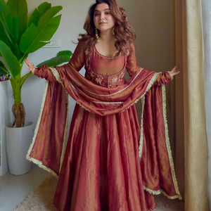 Ropa Étnica India y Pakistaní al por Mayor, Conjunto de Kurti Moderno de Diseñador, Lehenga Nupcial, Vestido Anarkali, Vestido de Fiesta, Crepé de Seda Natural Pesado - Product Image 1