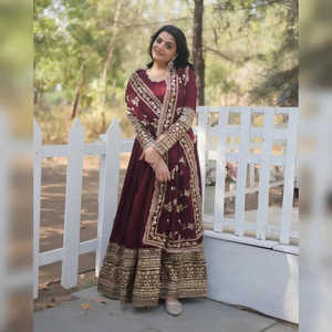 Conjunto de traje de mujer Radiant Dark Maroon 142 - Product Image 6