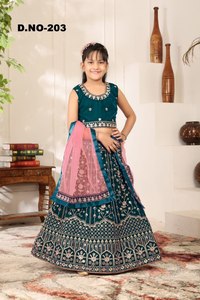 AARIKA TEXTILE Lehenga Premium en Velours Lourd pour Filles, Prêt-à-porter, avec Blouse Brodée et Dupatta en Voile Doux, Ornées de Zari et de Paillettes - Product Image 6
