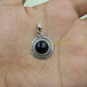 Collar con Colgante Redondo de Ónix Negro en Plata de Ley 925, Hecho a Mano, con Engaste de Plata Oxidada, Joyería con Piedra Preciosa Natural para Ella - Product Image 2