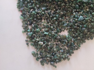 Lot de 7 pierres brutes naturelles violettes de formes variées pour la fabrication de bijoux - Product Image 1