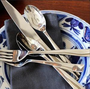 Juego de Cubiertos Moderno Premium de 20 Piezas para 4 Personas, Elegante Juego de Cuchillos, Tenedores y Cucharas para Cocina, Mesa de Comedor, Hogar y Restaurante a Bajo Costo - Product Image 2