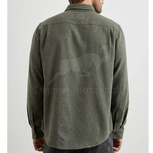 Camisa de Franela Ligera y Sólida, Material Ecológico Suave y Transpirable, Diseño Cómodo de Corte Regular, Perfecta para Viajes Casuales - Product Image 2