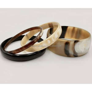 Brazaletes de cuerno con incrustaciones GlintLine | Brazaletes de ancho clásico con rayas de incrustaciones de latón o cobre | Lujo hecho a mano - Product Image 3