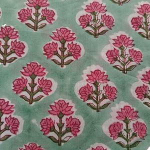 Tela de algodón puro 100%, rosa claro, verde oscuro, hermosa Tela con estampado Floral indio a mano para camisas de mujer, accesorios - Product Image 1
