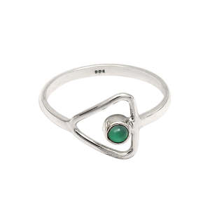 Bague en onyx vert naturel sertie d'argent sterling 925, bijou bohème tendance en argent estampillé avec pierre ronde - Product Image 1