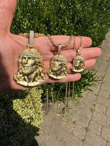 Pendentif Visage de Jésus en Argent Sterling Plaqué Or 18K avec Couronne et Moissanite, Breloque Religieuse, Bijou Unisexe pour les Porteurs de la Foi Chrétienne - Product Image 1
