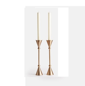 Ensemble de supports à bougies coniques dorés, porte-bougie pilier moderne en métal mat pour centre de table - Product Image 3
