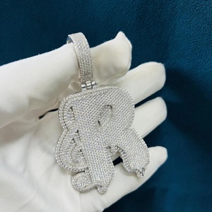 จี้เพชรโมอิสซาไนต์ทรงเหลี่ยมเจียระไนแบบเย็น รุ่นขายดีที่สุด ตัวอักษรตามสั่ง เงินแท้ 925 รับรองโดย IGI ระดับความสะอาด VVS เครื่องประดับฮิปฮอป - Product Image 4