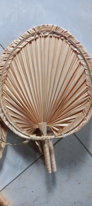 Abanico de mano de hoja de palma tejida |   Ventilador de mano para recuerdo de boda, suministro para fiestas, Vietnam - Product Image 2
