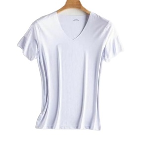 เสื้อยืดผู้ชายคอวีแบบเรียบพิมพ์โลโก้ได้ตามต้องการ - Product Image 4