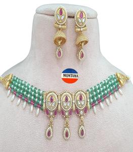 Conjunto de Collar de Perlas y Piedras Kundan en Latón, Elegante y Moderno, Estilo Étnico para Fiestas, Bodas, Compromisos, Aniversarios o como Idea de Regalo - Product Image 1