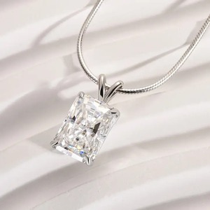 Collier pendentif en moissanite 925 de 4,5 carats, taille radiant, en argent sterling plaqué or blanc 18 carats, bijoux tendance pour femmes - Product Image 2