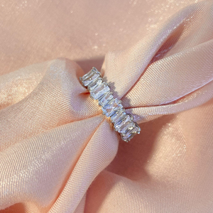 Bague empilable en or blanc sertie de moissanite, style hip-hop, avec pierres baguette, marquise et rondes, ensemble de luxe scintillant. - Product Image 2