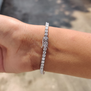 Bracelet tennis de luxe en moissanite, or blanc, coupe ronde, bracelet scintillant, élégant, bijou de poignet, cadeau pour femme - Product Image 2