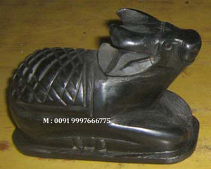Nouvelle statue de Nandi en marbre noir créatif de forme élégante de petite taille principalement pour les décorations de temple et garder dans le temple. - Product Image 2
