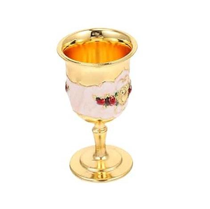 Calice d'église créatif en métal avec finition plaquée or brillant, motif floral en relief et patène ronde – Accessoires pour la liturgie - Product Image 4