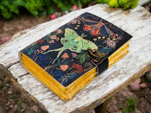 Journal en cuir 400 pages Herb Heritage, style vintage, imprimé chrysalide et papillon, papier fait main, cadeau gravé sur mesure - Product Image 3