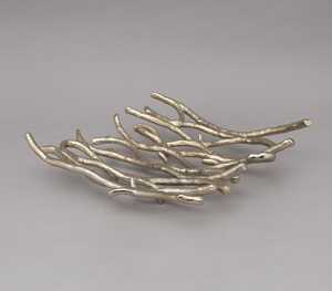 Plateau décoratif en métal contemporain au design intemporel, forme irrégulière, inspiré des plantes, fait main, pièce unique - Product Image 1