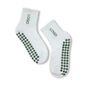 Calcetines de Pilates Personalizados Antideslizantes para Yoga y Barre, Calcetines Deportivos de Punto Grueso con Logotipo Personalizado, Diseño, Color y Material a Medida para Mujer - Product Image 3