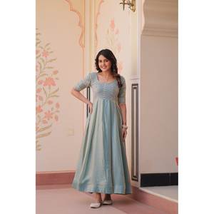 Hermoso vestido de noche con cuentas bordadas para fiestas y ocasiones especiales - Product Image 3