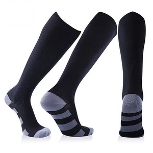 Calcetines de fútbol ligeros, medias de fútbol transpirables, acolchadas antideslizantes para entrenamiento y partidos - Product Image 4