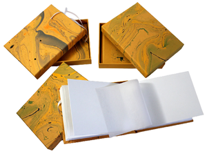 Camlon Exports - Agenda en papier marbré fait main avec fermeture à ruban dans un coffret cadeau assorti - Design orange Rajasthan - Product Image 4