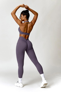 Sujetador deportivo halter morado para mujer con espalda cruzada, diseño sin aros y sin costuras, de elastano y poliéster, para todas las estaciones - Product Image 3