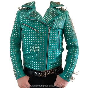 Vestes en cuir véritable pour femmes, noires et dorées, avec clous coniques dorés, design clouté, style mode chic, audacieuses et tendance - Product Image 1