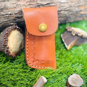 Couteau pliant utilitaire à lame droite de type Drop Point, fait main, en acier Damas, avec manche en corne et étui en cuir - Product Image 6