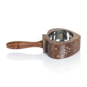 Brûleur d'encens en bois avec longue poignée et insert métallique, élément décoratif élégant en forme de cœur, conçu pour parfumer la maison - Product Image 4