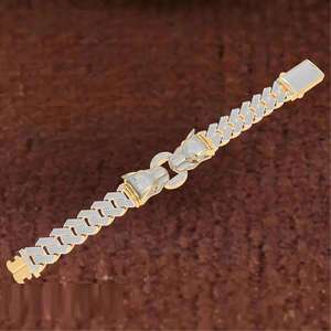 Bracelet UrbanVrit Hip Hop en argent sterling plaqué or, avec double tête de panthère et chaîne cubaine entièrement sertie de moissanite certifiée GRA, lourd - Product Image 2