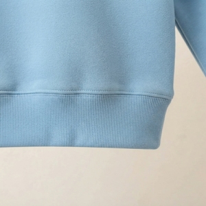 เสื้อสเวตเชิ้ตคอกลมผู้ชาย สีฟ้าอ่อน มีกระเป๋าซิป แขนเสื้อแบบแร็กแลน ทรงหลวม สวมใส่สบาย - Product Image 4