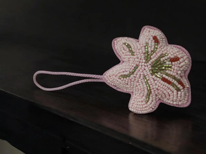 Breloques de sac en verre à vin faites à la main uniques, motifs bohèmes, broderie de perles de rocaille, breloques pour clés - Product Image 5